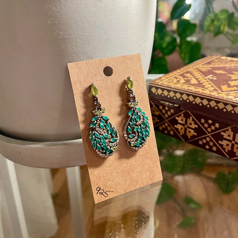 Emerald green crystal and Silver Earrings